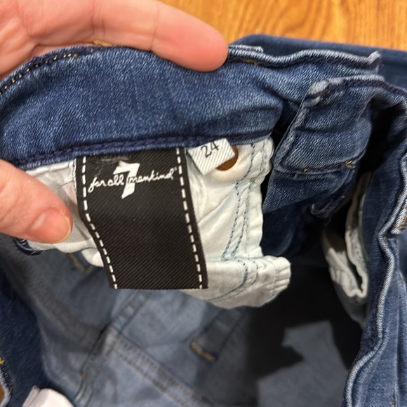 7 For All Mankind Women’s Jean - Picture 4 of 5